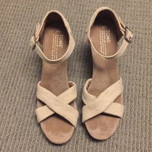 Toms tan wedges